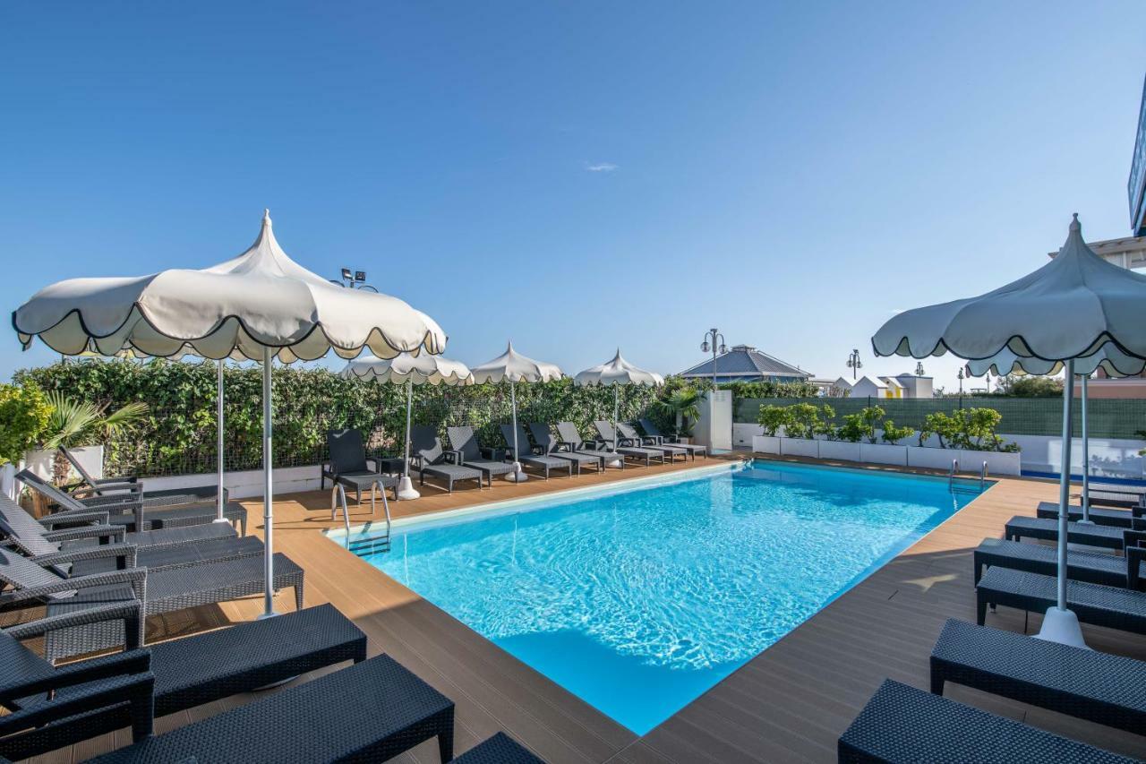 Hotel Mondial Lido di Jesolo Exterior photo